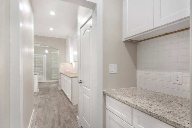 Building Photo - 28243 Chalet Park Dr