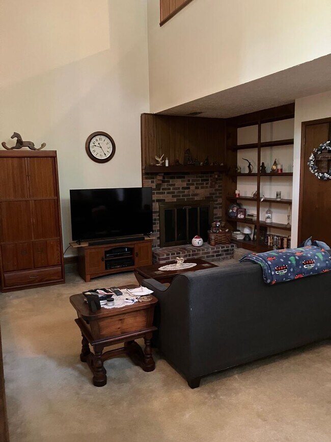 Building Photo - 4852 Rosewell Dr