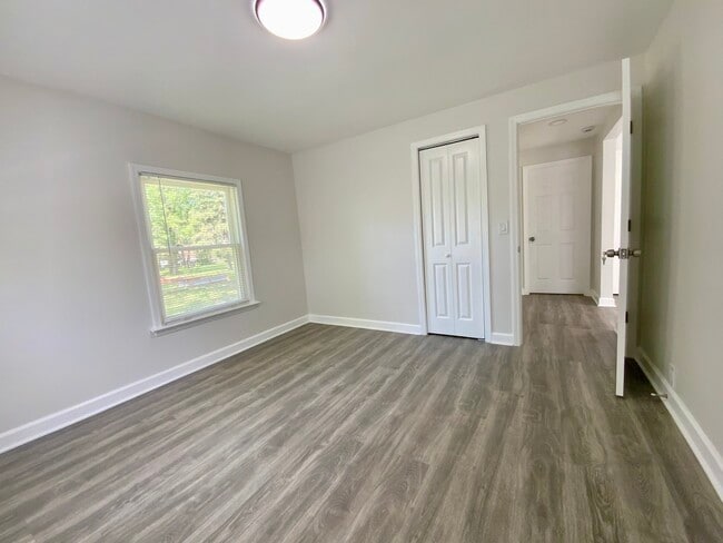 Building Photo - 340 Sanders Rd