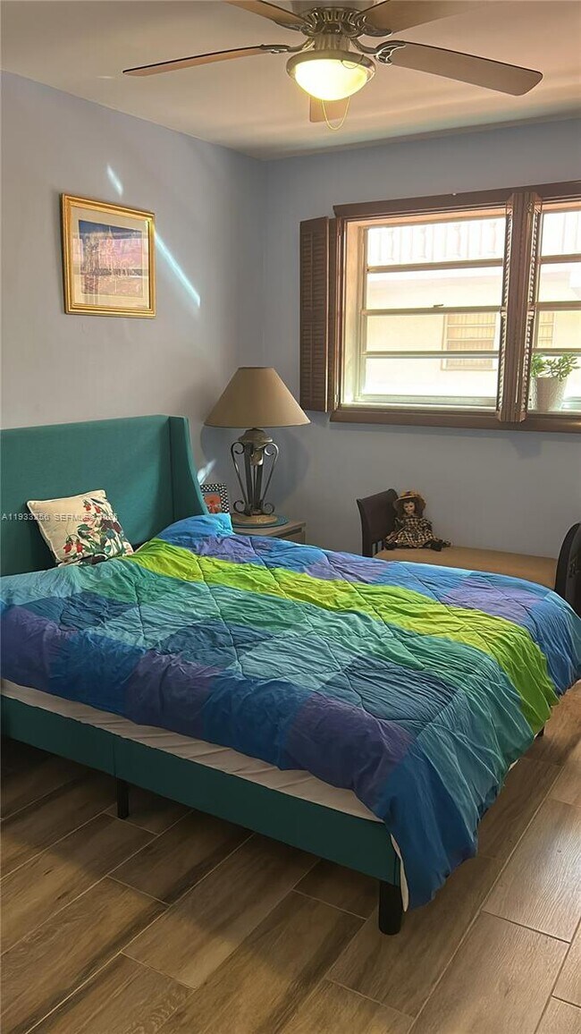 Building Photo - 215 SE 3rd Ave