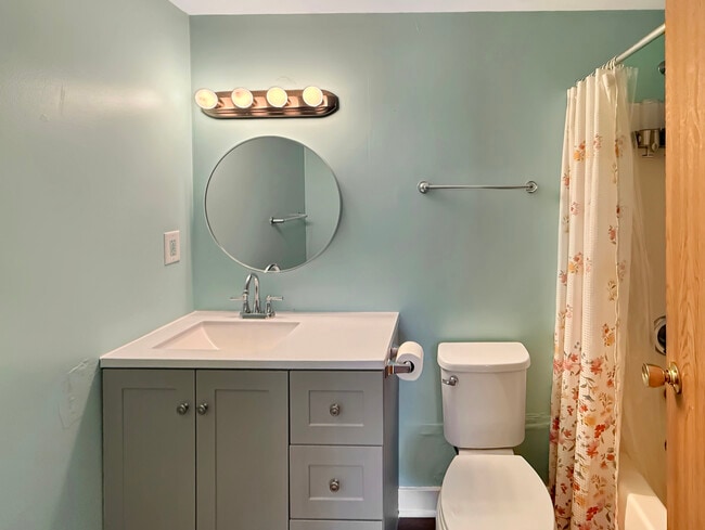 Building Photo - 3170 W Monroe St