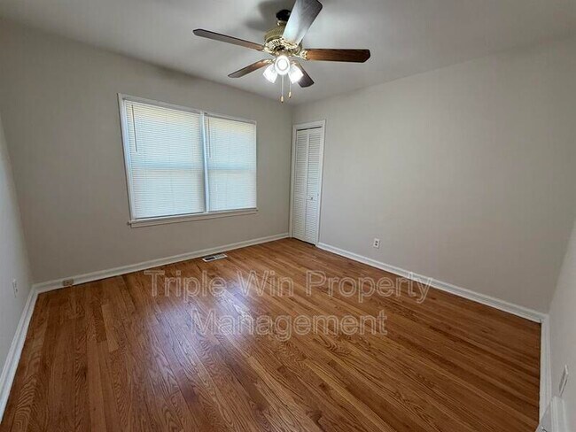 Building Photo - 8015 Aline Ave