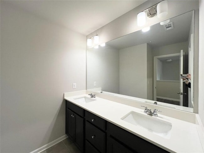 Building Photo - 1865 Parkades Path