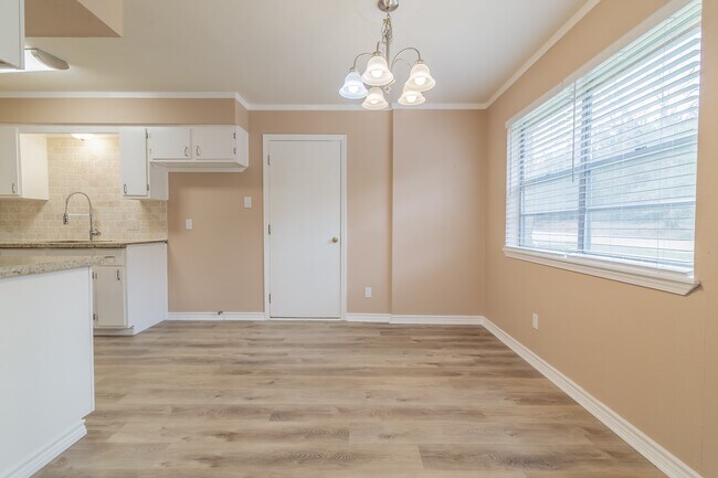 Building Photo - 510 Alison St