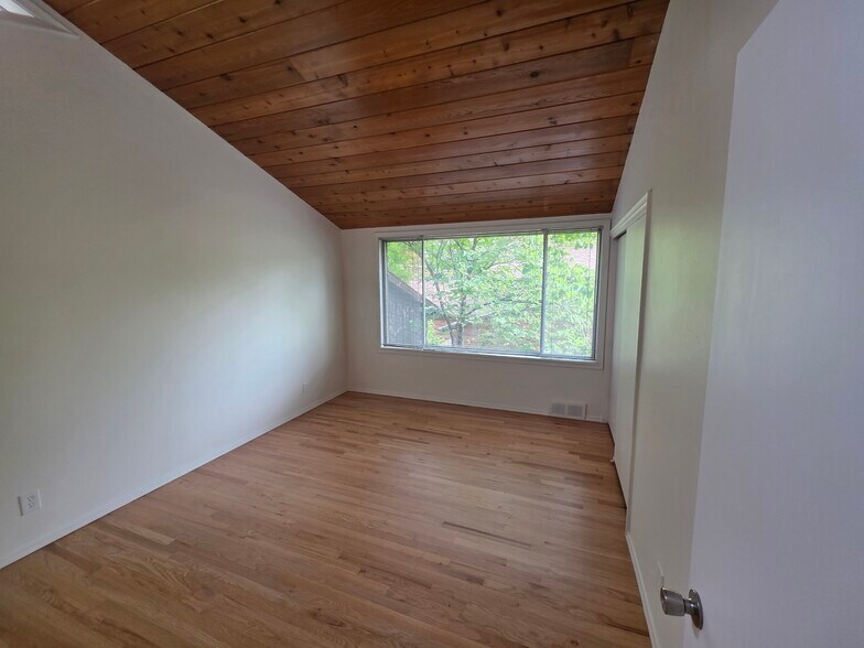 Building Photo - 4405 Rockhill Rd