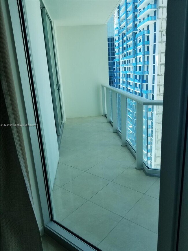 Building Photo - 300 S Biscayne Blvd