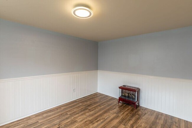 Building Photo - 2455 N Berkshire Rd