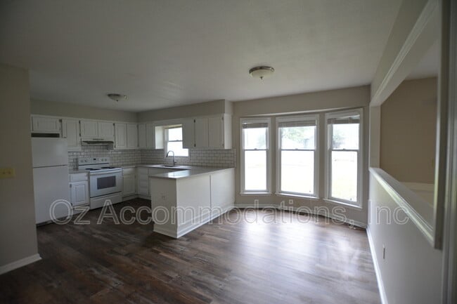 Building Photo - 1213 E Butterfield Pl