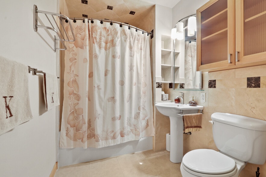 Building Photo - 488 E Ocean Blvd