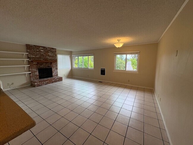 Building Photo - 650 Serrano Dr