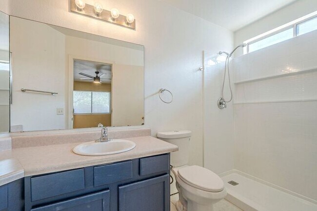 Building Photo - Pending/ Rented - Spacious 3-Bed Tucson Re...