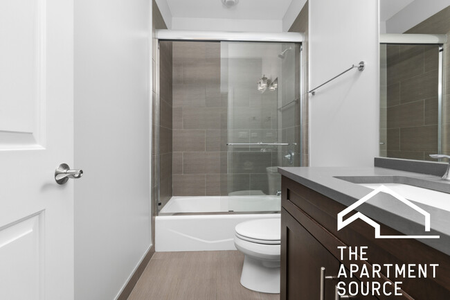 Building Photo - 1324 W Grand Ave