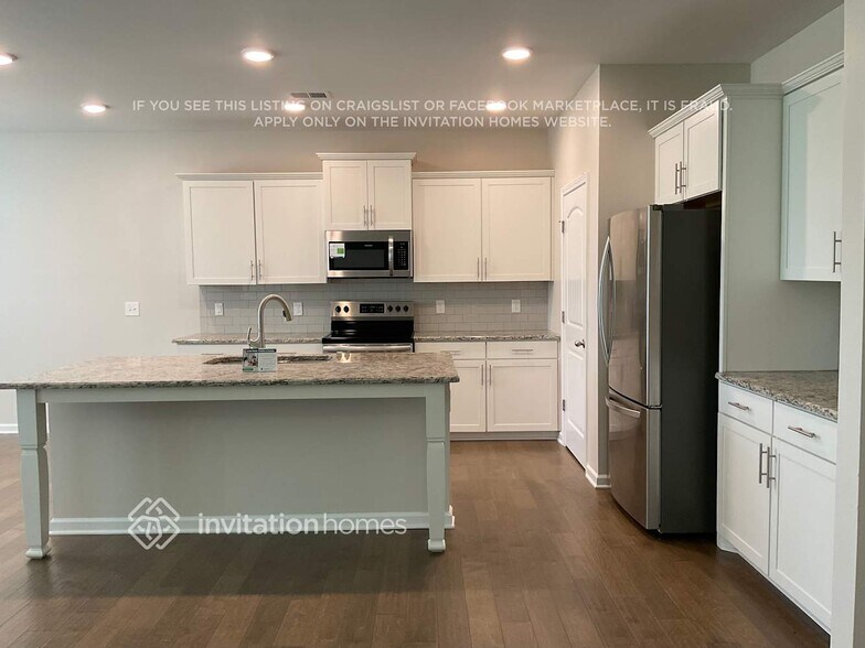 Building Photo - 8026 Forest Hills Dr