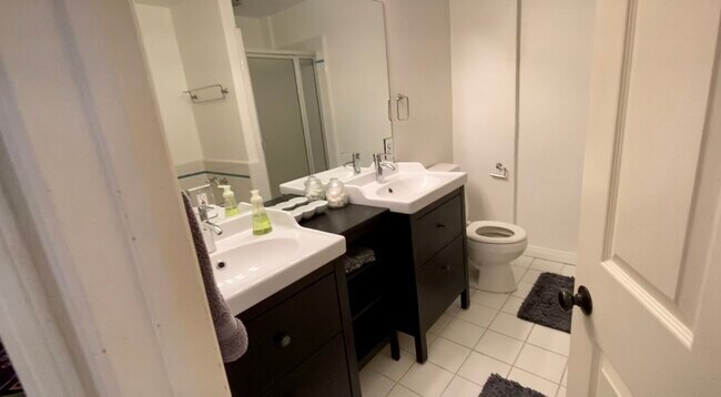 2nd Bathroom Dbl Sinks separate Shower &Tub - 8287 Mannix Dr
