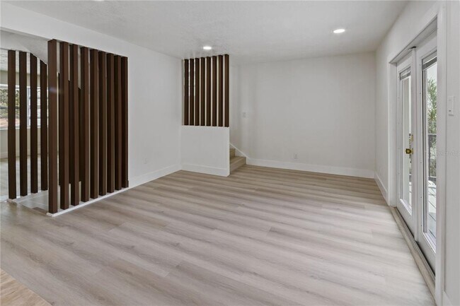 Building Photo - 3232 W Oakellar Ave