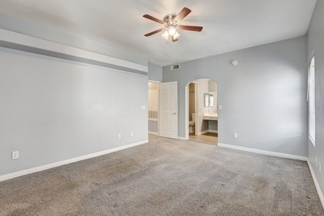 Building Photo - Stunning Upstairs Condo in Gated Indian Wells Community!