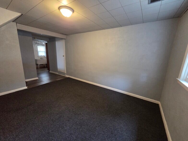 Building Photo - 811 Coppock Ln