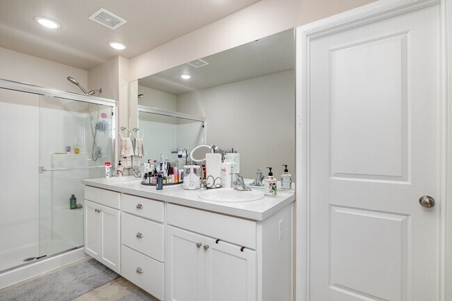 Building Photo - Charming 4-Bed | 2.5-Bath Home in Sultan $...