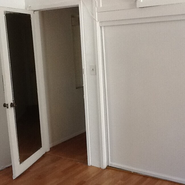 Building Photo - 633 S Orchard Dr