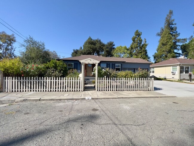 Building Photo - MON301