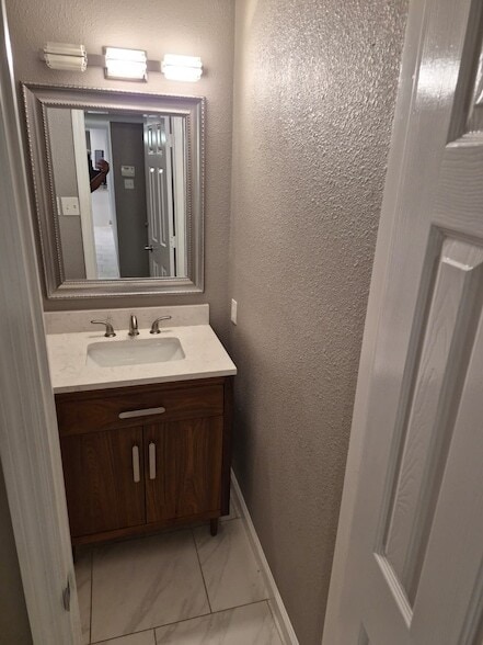 Building Photo - 15735 Munson Ln