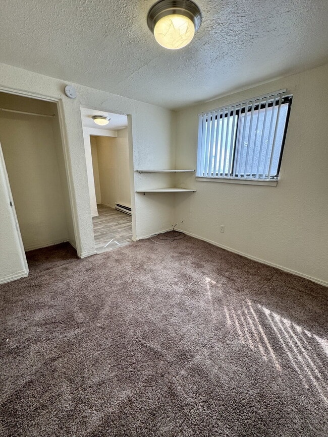 Building Photo - Cozy studio with a yard! $200 WalMart gift card if move in by Jan 15!