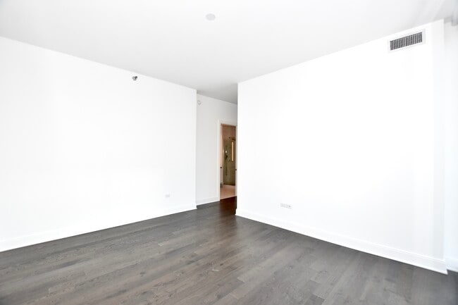 Building Photo - 60 E Randolph St