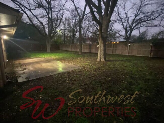 Building Photo - Spacious 3 Bedroom Brick Home in the Heart of Stephenville!