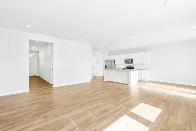 Building Photo - 2128 Blue Sky Mdws Dr