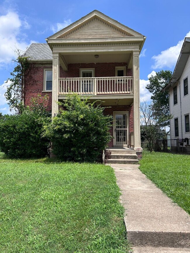 Building Photo - 3241 Woodrow Ave