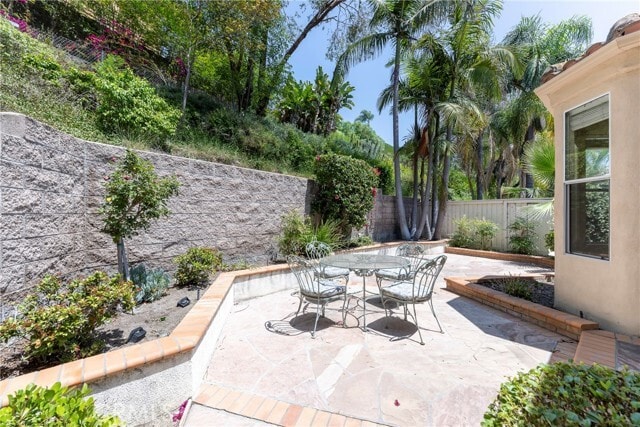 Building Photo - 308 S San Vicente Ln