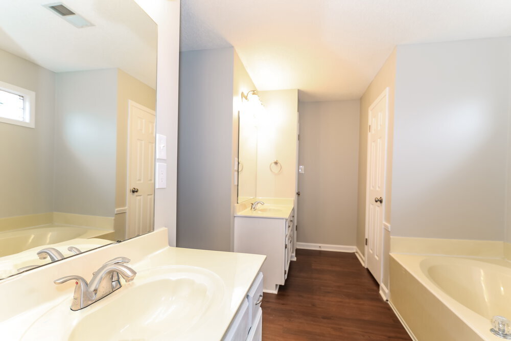 Building Photo - 5599 Annandale Dr