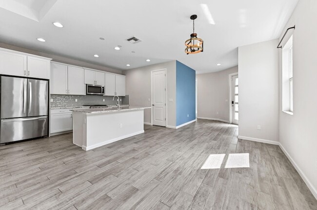 Building Photo - 11381 SW Lyra Dr.