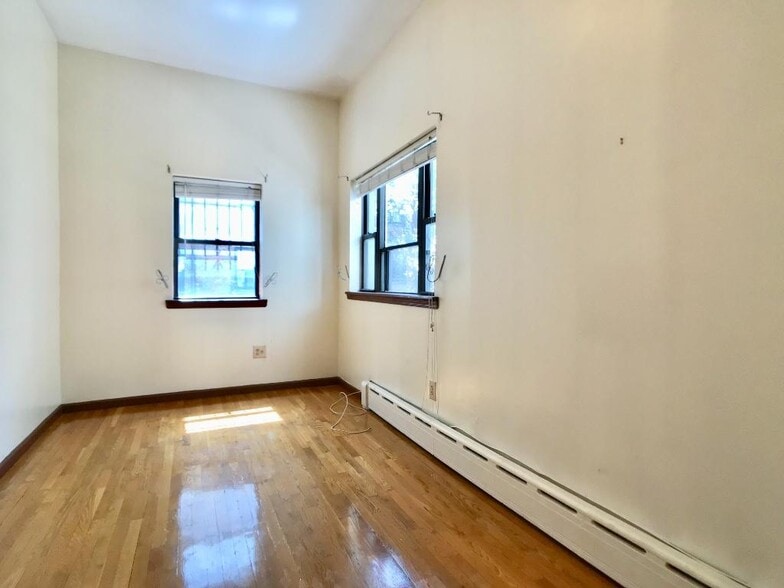 Primary Photo - 306 W 106th St