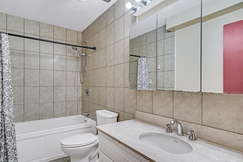 Building Photo - 405 Langley Rd