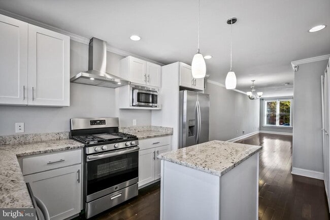 Building Photo - 108 S Conkling St