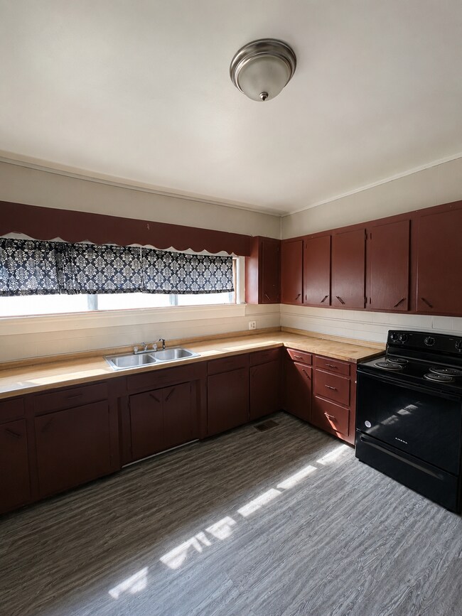 Building Photo - 553 1st Street