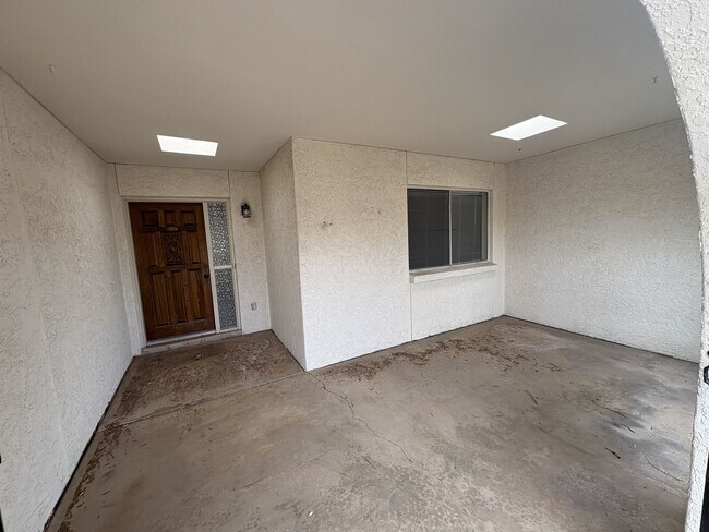 Building Photo - 9061 E Palms Park Dr