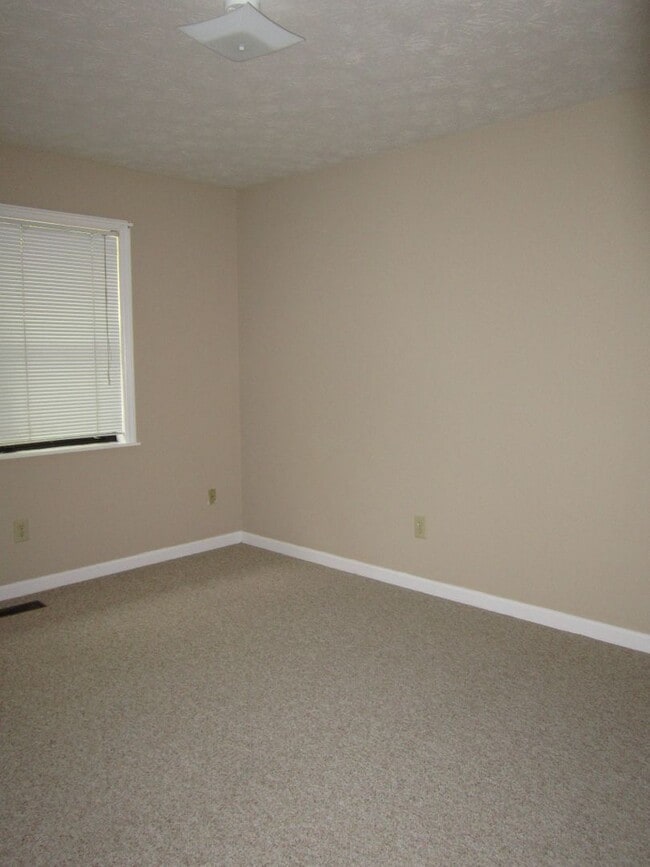 Building Photo - Hampton 1367-1369