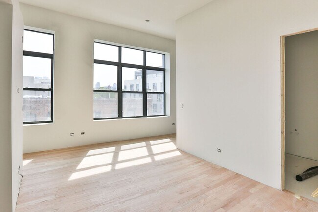 Building Photo - Brand New Jr 1 Bed in Wicker Park. 12' Ceilings. Huge Windows, Elevator Building. Roof Deck. Free...