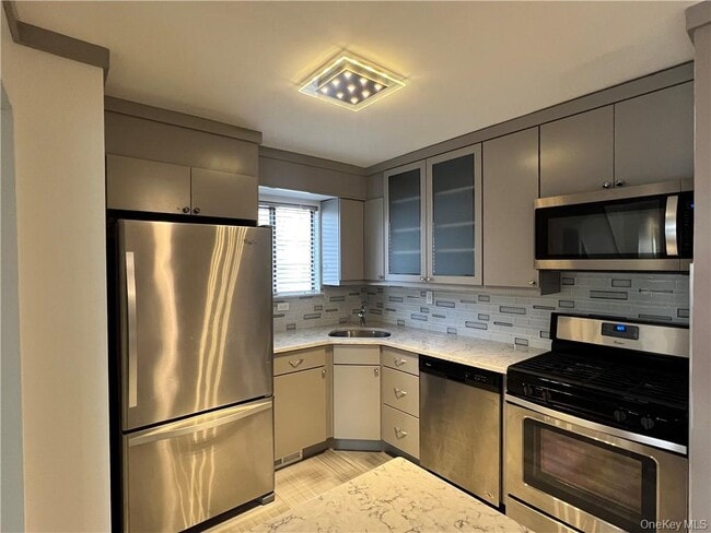 Building Photo - 475 Country Club Ln