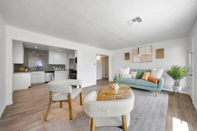 Building Photo - 224 W Glenrosa Ave