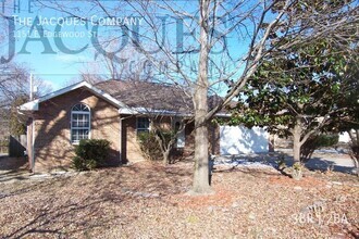 Building Photo - Very Clean 3 Bedroom 2 Bath 2 Car Garage i...