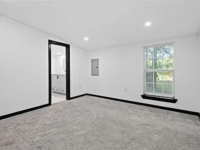 Building Photo - Beautifully Remodeled Home in the Upland A...