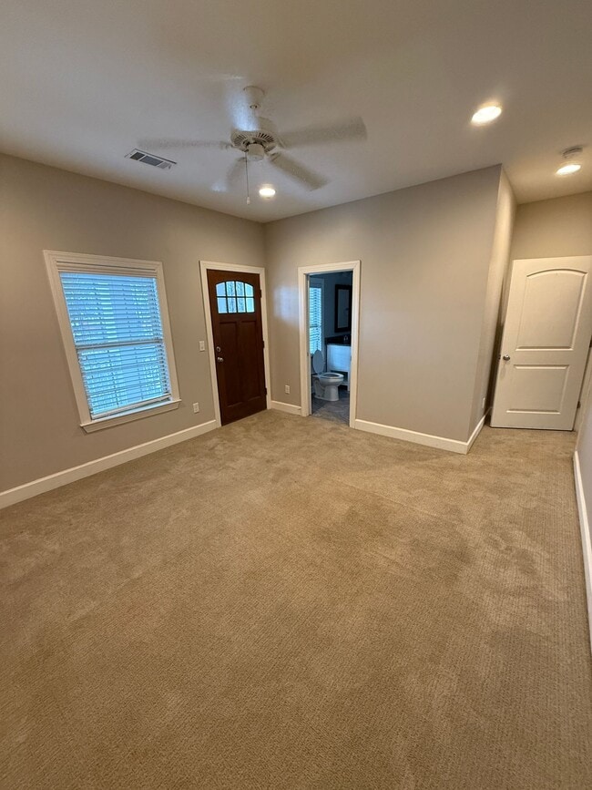 Building Photo - Luxury 3BR/3.5BA Townhome w/ 2-Car Garage in Gated Community