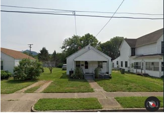 Building Photo - 904 Front Ave