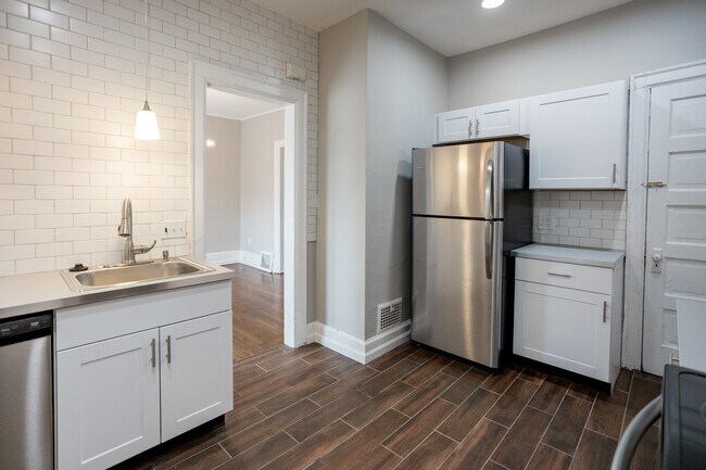 Building Photo - 8142 E Vernor Hwy