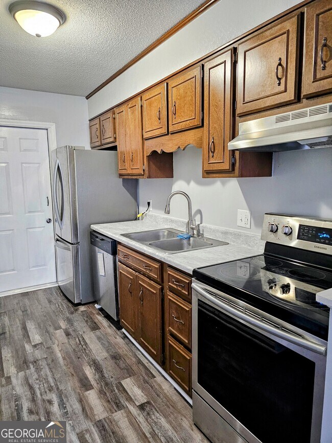 Building Photo - 230 19-219 Lanier Dr