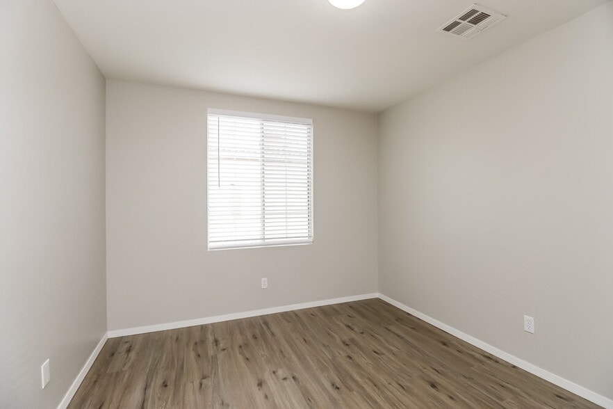 Building Photo - 163 W Tremaine Ct