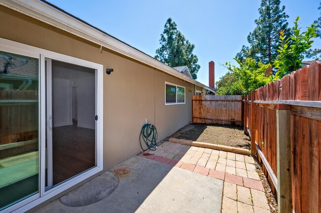 Building Photo - 2613 W Aurora St